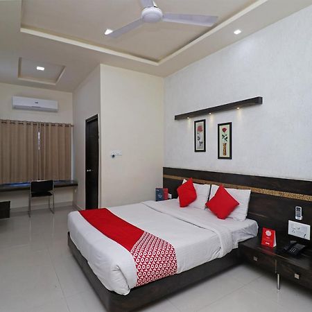 Hotel Oyo 29012 Gayatri Palace Durg Zewnętrze zdjęcie