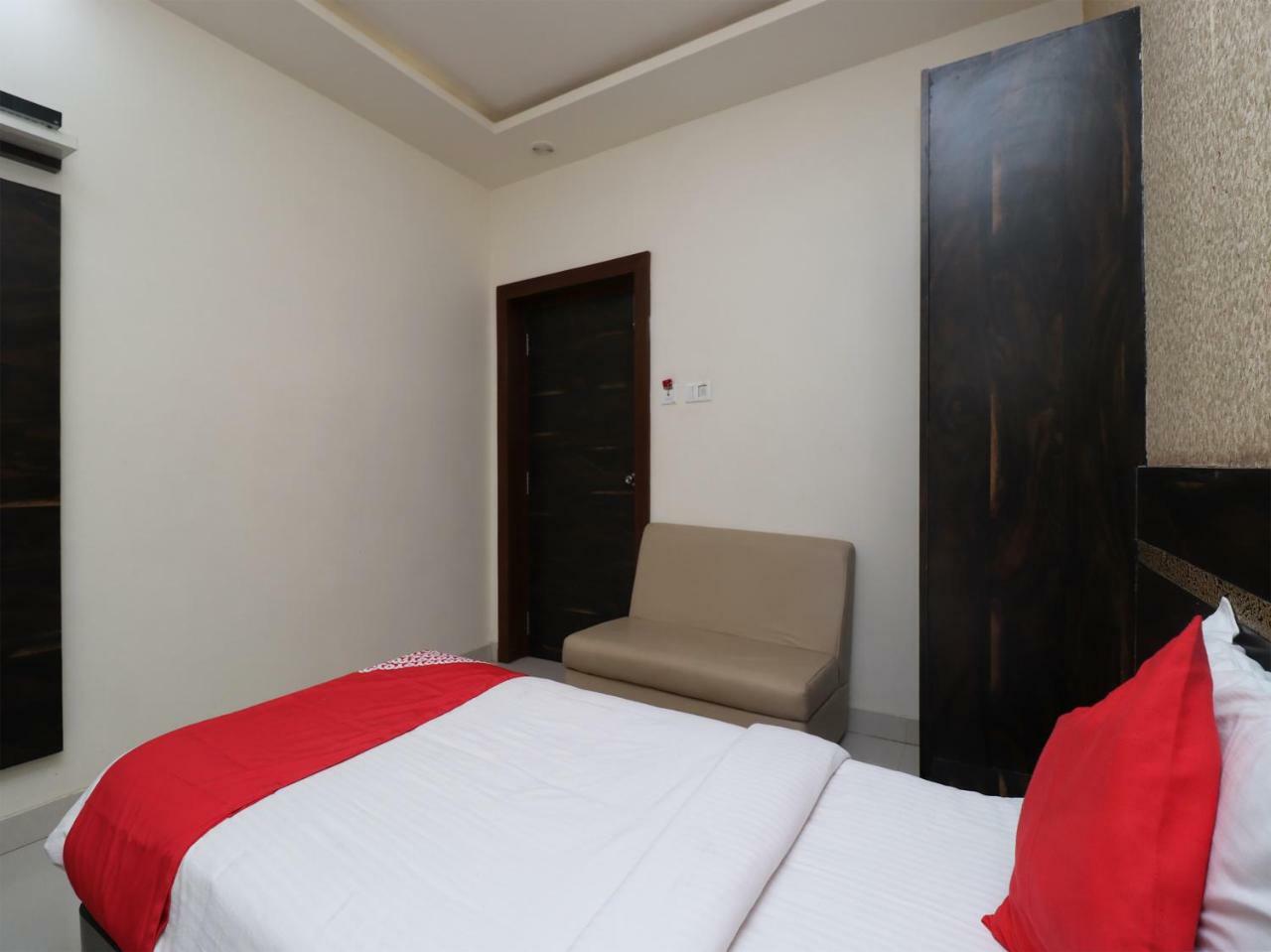 Hotel Oyo 29012 Gayatri Palace Durg Zewnętrze zdjęcie