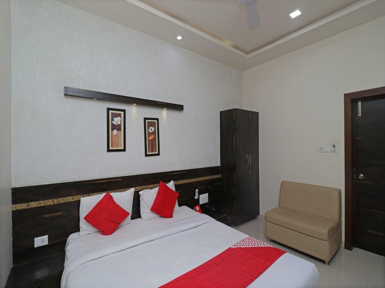 Hotel Oyo 29012 Gayatri Palace Durg Zewnętrze zdjęcie