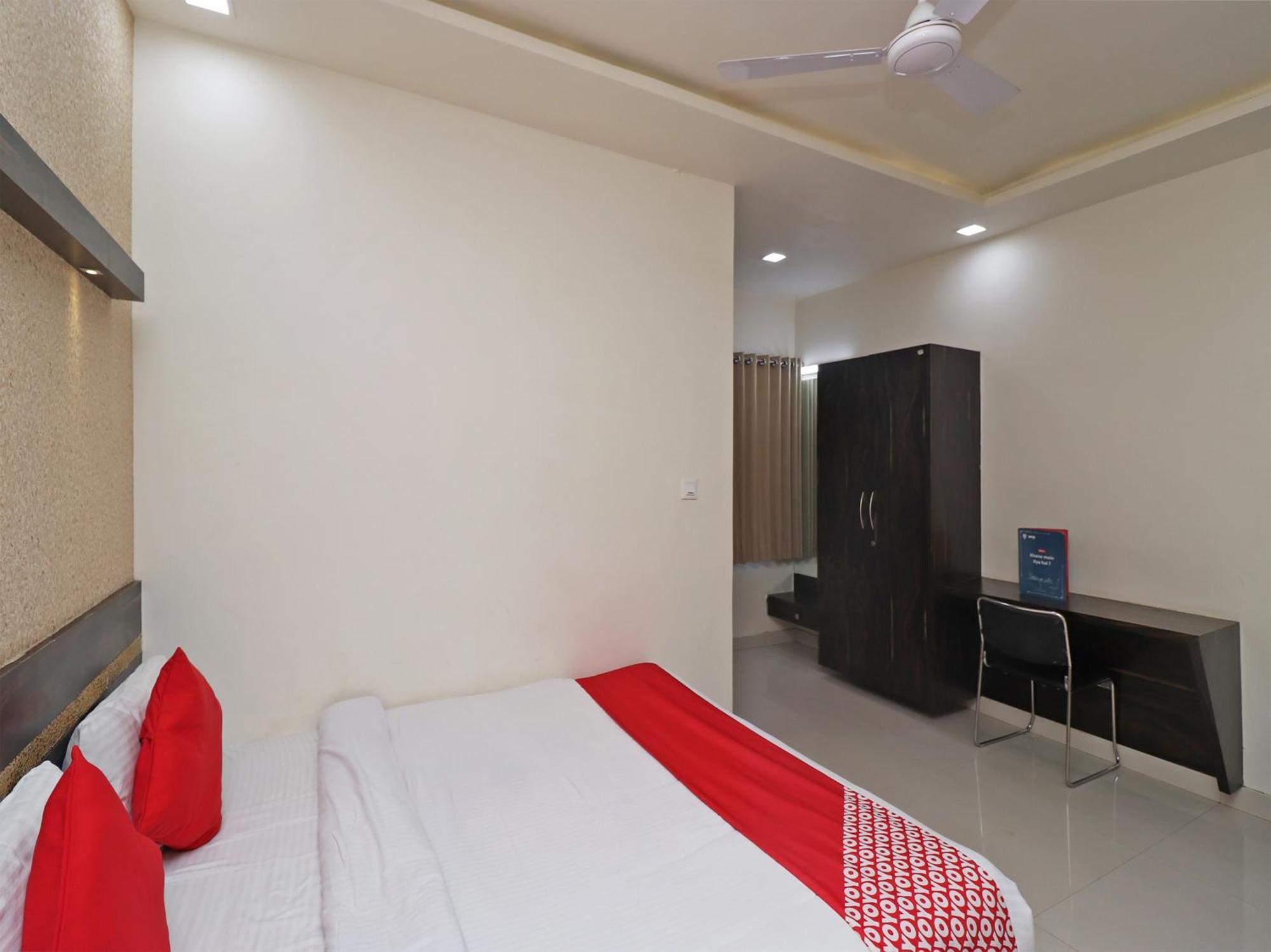Hotel Oyo 29012 Gayatri Palace Durg Zewnętrze zdjęcie